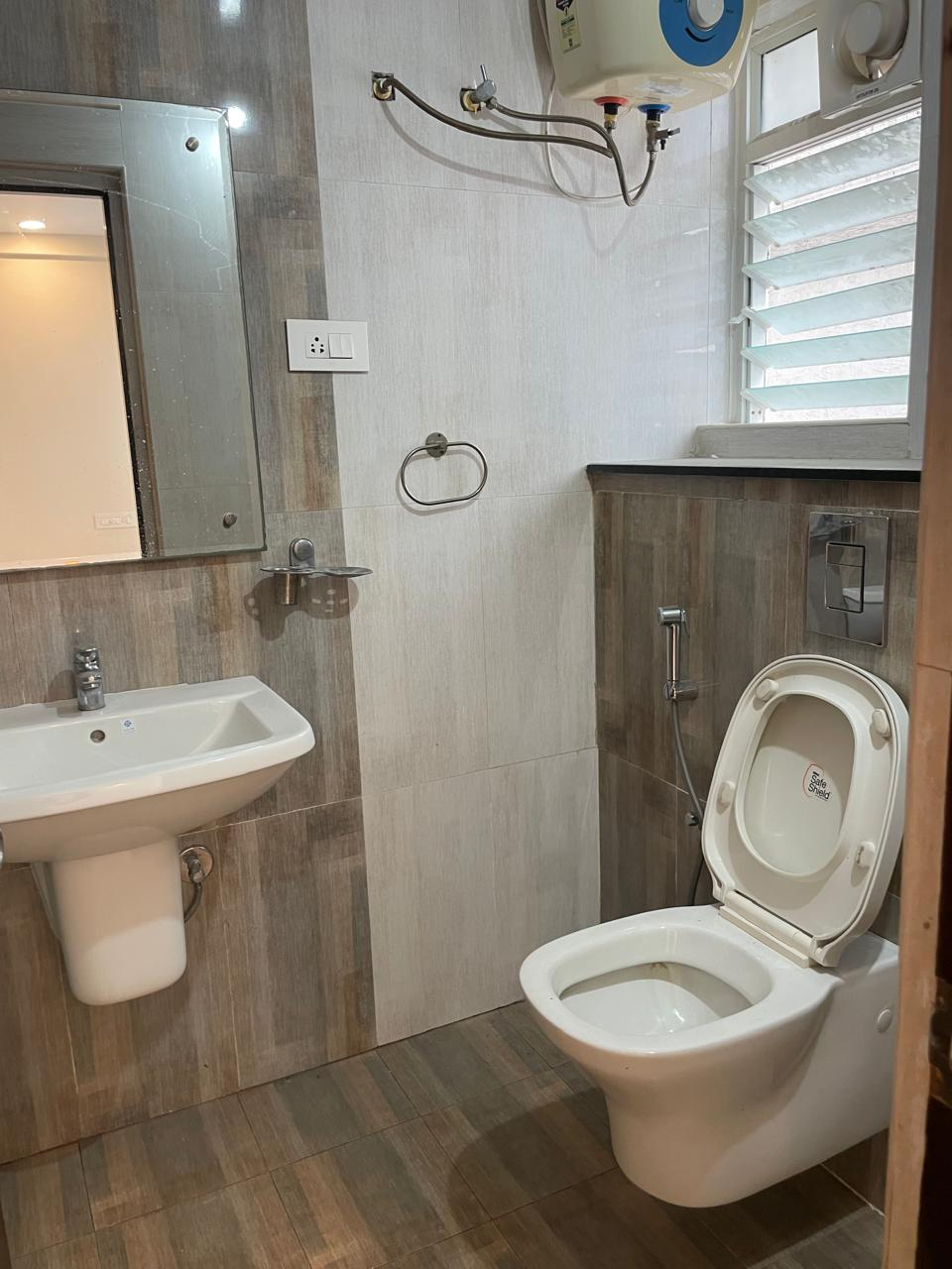 3bhk semi furnished flat for rent in kondapur, Hyderabad | SMR Vinay Iconia