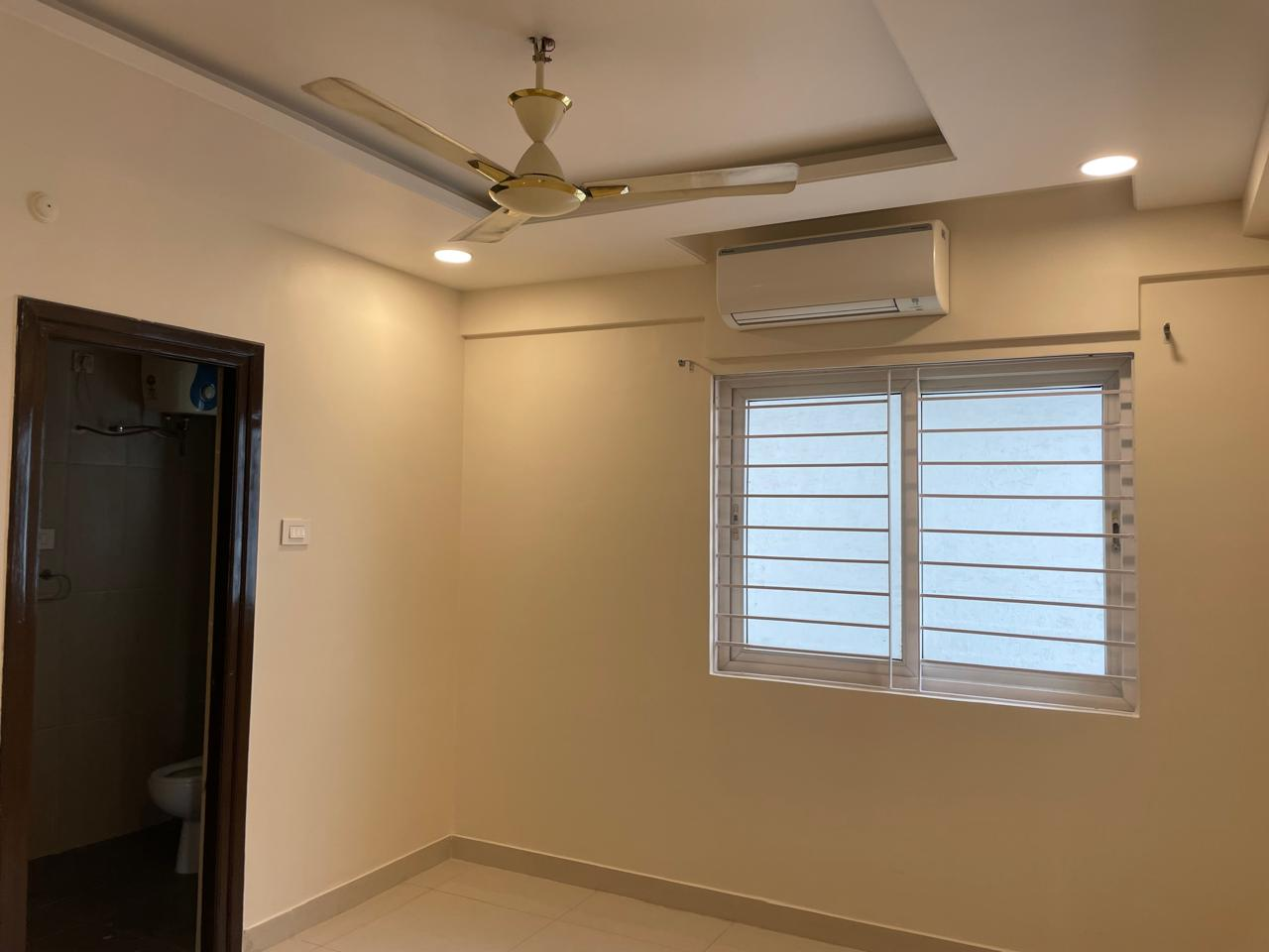 3bhk semi furnished flat for rent in kondapur, Hyderabad | SMR Vinay Iconia