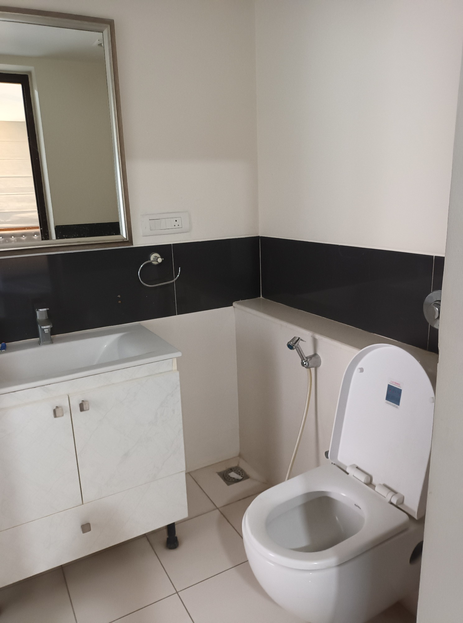 scaled_ef825982-8107-4dfa-92ce-6bb19ac2b2337848424671124210625 3bhk fully furnished flat for rent in Financial District, Hyderabad | Jayaberi orange country