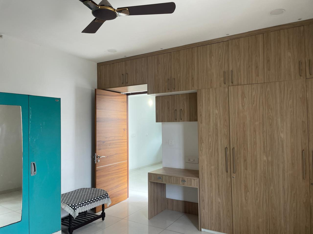 JS13_5 3bhk Semi furnished flat for rent in Narsingi | Jayaberi the summit | 75,000 Rs
